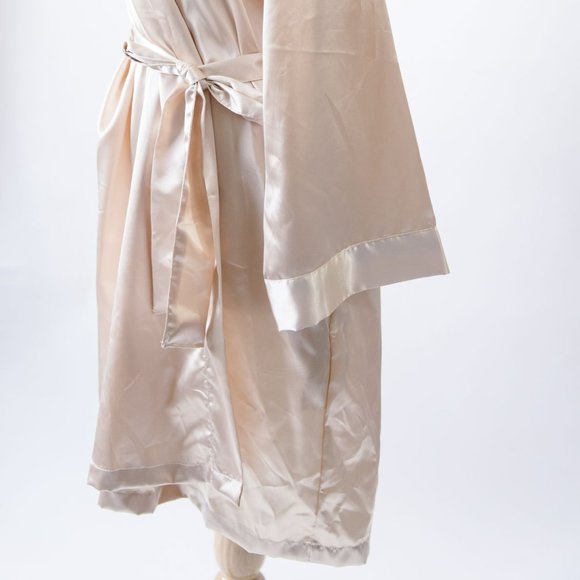 Leisureland “RACHEL” Monogram Satin Robe - Picture 3 of 6